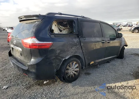 2016 Toyota Sienna Xle z USA, uszkodzony, nr VIN 5TDYK3DCXGS706225